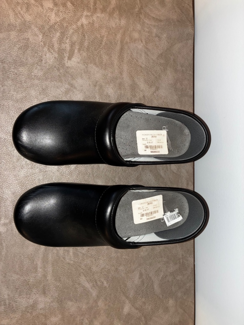 Dansko Professional Black Leather Clogs Womens Size 38 Comfort Shoes Slip On